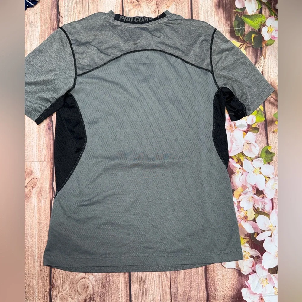 Nike Pro Combat Heather Gray Fitted Top - Picture 3 of 4